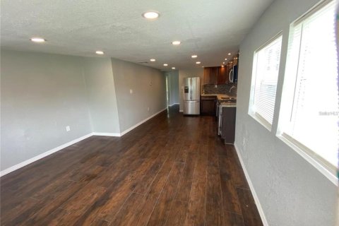House in Winter Haven, Florida 3 bedrooms, 71.35 sq.m. № 2166039 - photo 4