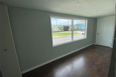 House in Winter Haven, Florida 3 bedrooms, 71.35 sq.m. № 2166039 - photo 12