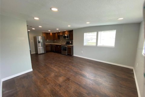 House in Winter Haven, Florida 3 bedrooms, 71.35 sq.m. № 2166039 - photo 3