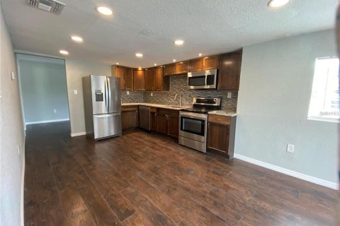 House in Winter Haven, Florida 3 bedrooms, 71.35 sq.m. № 2166039 - photo 5