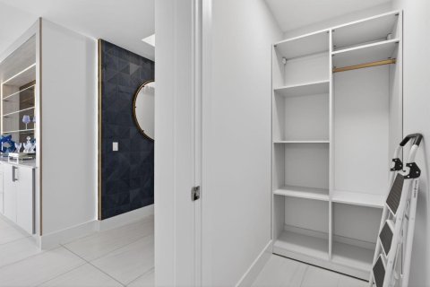 Condo in Fort Lauderdale, Florida, 3 bedrooms № 2175588 - photo 11