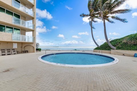 Condo in Riviera Beach, Florida, 2 bedrooms № 2089631 - photo 12