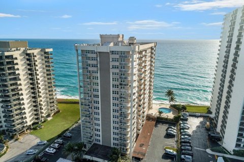 Condo in Riviera Beach, Florida, 2 bedrooms № 2089631 - photo 16