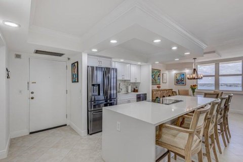 Condo in Riviera Beach, Florida, 2 bedrooms № 2089631 - photo 2
