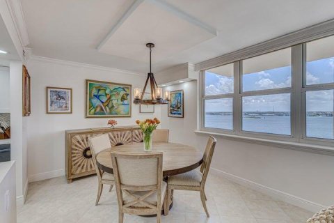 Condo in Riviera Beach, Florida, 2 bedrooms № 2089631 - photo 30