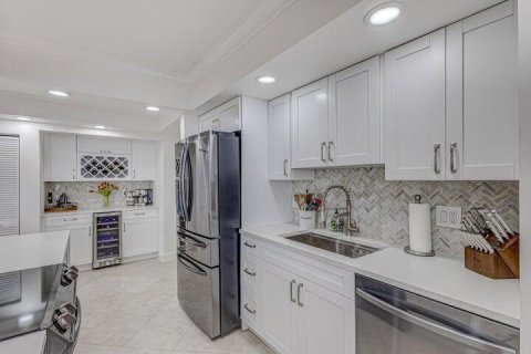 Condo in Riviera Beach, Florida, 2 bedrooms № 2089631 - photo 5