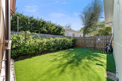 Propiedad comercial en venta en Miami, Florida, 206.61 m2 № 1949214 - foto 19