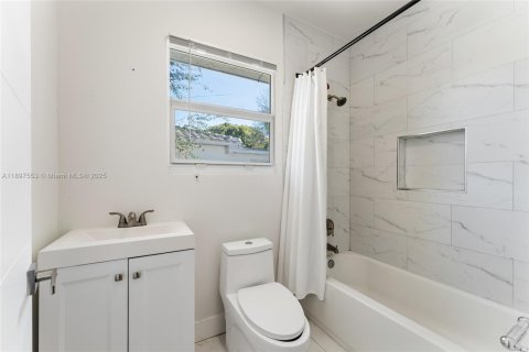 Propiedad comercial en venta en Miami, Florida, 206.61 m2 № 1949214 - foto 9