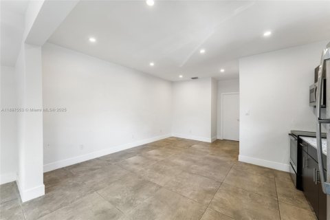 Propiedad comercial en venta en Miami, Florida, 206.61 m2 № 1949214 - foto 10