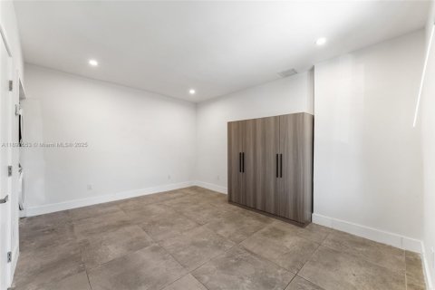 Propiedad comercial en venta en Miami, Florida, 206.61 m2 № 1949214 - foto 11