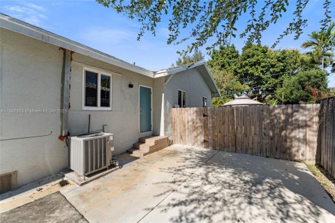 Propiedad comercial en venta en Miami, Florida, 206.61 m2 № 1949214 - foto 18