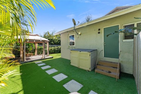 Propiedad comercial en venta en Miami, Florida, 206.61 m2 № 1949214 - foto 30