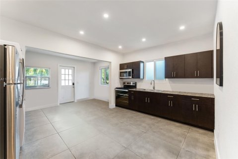 Propiedad comercial en venta en Miami, Florida, 206.61 m2 № 1949214 - foto 6