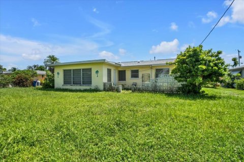 House in Venice, Florida 2 bedrooms, 122.72 sq.m. № 1914780 - photo 25