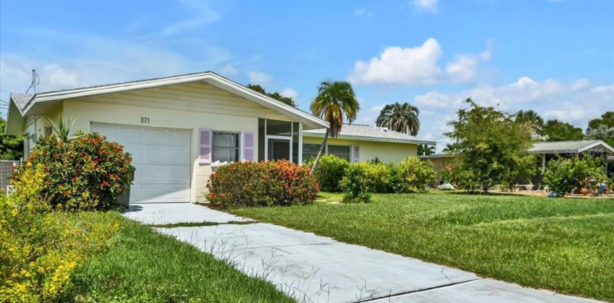 House in Venice, Florida 2 bedrooms, 122.72 sq.m. № 1914780