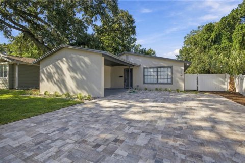 House in Tampa, Florida 3 bedrooms, 151.24 sq.m. № 2398317 - photo 2