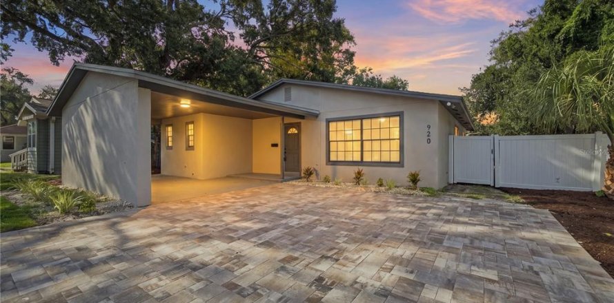 House in Tampa, Florida 3 bedrooms, 151.24 sq.m. № 2398317
