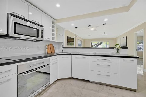 Copropriété à vendre à Coral Gables, Floride: 1 chambre, 75.07 m2 № 1985727 - photo 9