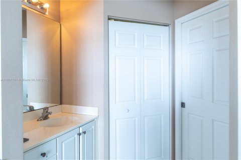 Condo in Miramar, Florida, 2 bedrooms  № 1822199 - photo 6