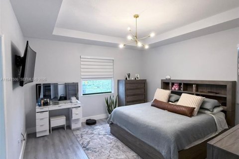 House in Hialeah, Florida 4 bedrooms, 186.92 sq.m. № 2003577 - photo 7