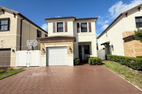 House in Hialeah, Florida 4 bedrooms, 186.92 sq.m. № 2003577 - photo 14