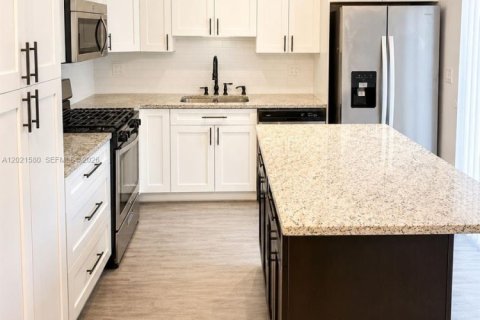 Townhouse in Palm Beach Gardens, Florida 2 bedrooms, 123.19 sq.m. № 2083972 - photo 2