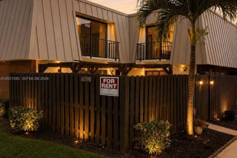 Townhouse in Palm Beach Gardens, Florida 2 bedrooms, 123.19 sq.m. № 2083972 - photo 3