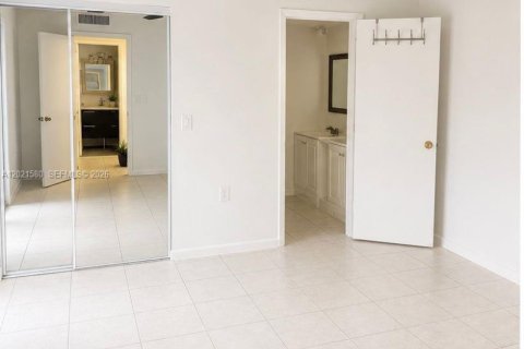 Townhouse in Palm Beach Gardens, Florida 2 bedrooms, 123.19 sq.m. № 2083972 - photo 13