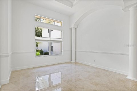 House in Fish Hawk, Florida 5 bedrooms, 447.88 sq.m. № 2315190 - photo 8