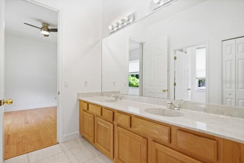 House in Fish Hawk, Florida 5 bedrooms, 447.88 sq.m. № 2315190 - photo 29