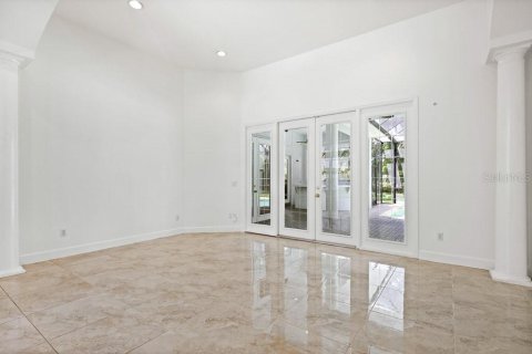 House in Fish Hawk, Florida 5 bedrooms, 447.88 sq.m. № 2315190 - photo 6