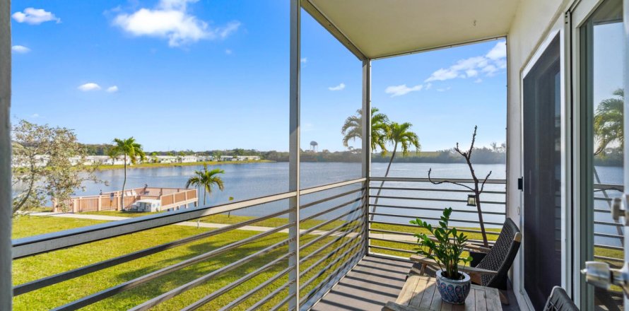 Condominio en Hollywood, Florida, 2 dormitorios  № 2270619