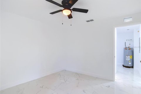 Villa ou maison à vendre à Tampa, Floride: 3 chambres, 118.91 m2 № 2425838 - photo 24