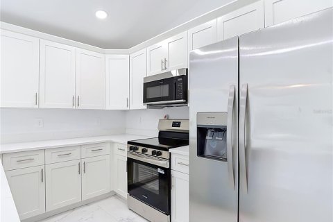 Villa ou maison à vendre à Tampa, Floride: 3 chambres, 118.91 m2 № 2425838 - photo 11