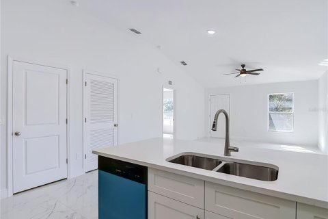Villa ou maison à vendre à Tampa, Floride: 3 chambres, 118.91 m2 № 2425838 - photo 13