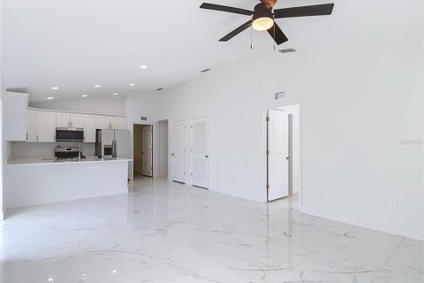 Villa ou maison à vendre à Tampa, Floride: 3 chambres, 118.91 m2 № 2425838 - photo 9