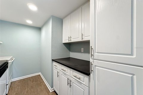 Condo in Orlando, Florida, 4 bedrooms  № 1882748 - photo 8