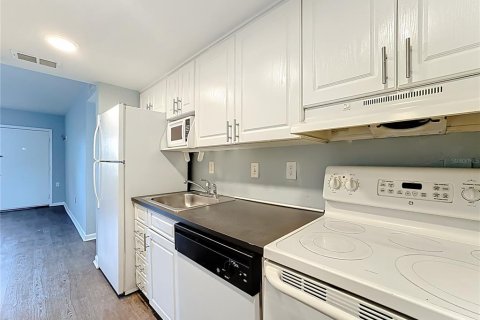 Condo in Orlando, Florida, 4 bedrooms  № 1882748 - photo 4