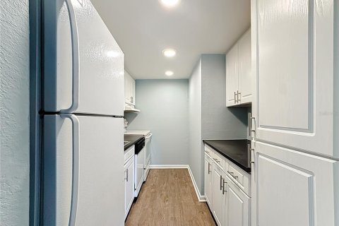 Condo in Orlando, Florida, 4 bedrooms  № 1882748 - photo 9
