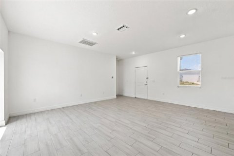 Villa ou maison à louer à Poinciana, Floride: 4 chambres, 134.71 m2 № 2406771 - photo 10