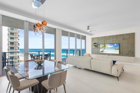 Condo in Riviera Beach, Florida, 2 bedrooms № 2261384 - photo 2