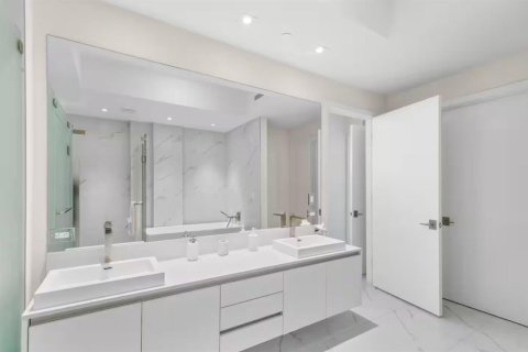 Condo in Riviera Beach, Florida, 2 bedrooms № 2261384 - photo 21