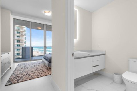 Condo in Riviera Beach, Florida, 2 bedrooms № 2261384 - photo 15