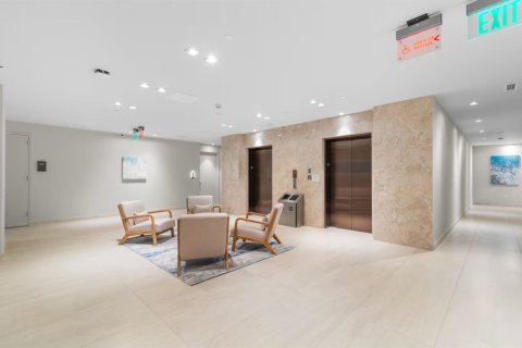 Condo in Riviera Beach, Florida, 2 bedrooms № 2261384 - photo 24