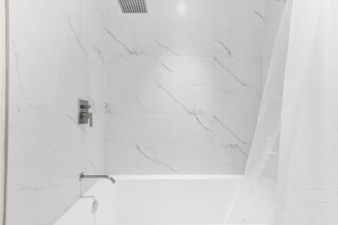 Condo in Riviera Beach, Florida, 2 bedrooms № 2261384 - photo 16