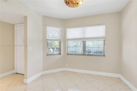 Condominio en venta en Pembroke Pines, Florida, 2 dormitorios, 125.51 m2 № 2077325 - foto 15