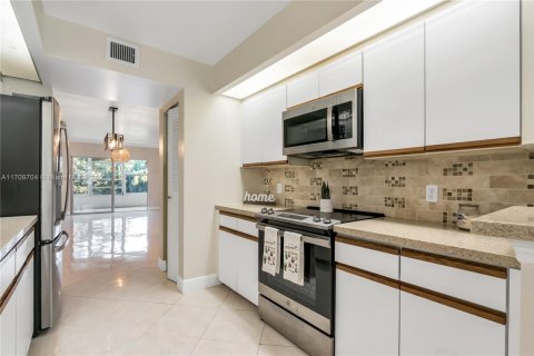 Condominio en venta en Pembroke Pines, Florida, 2 dormitorios, 125.51 m2 № 2077325 - foto 9