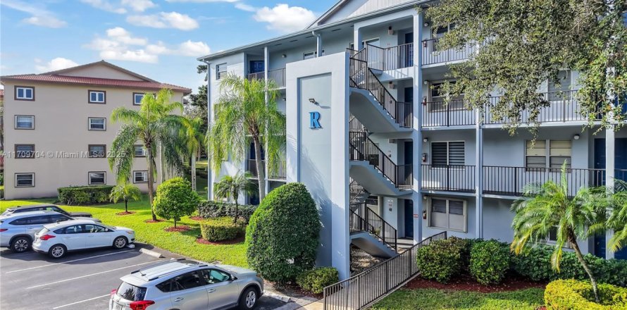 Condominio en Pembroke Pines, Florida, 2 dormitorios  № 2077325