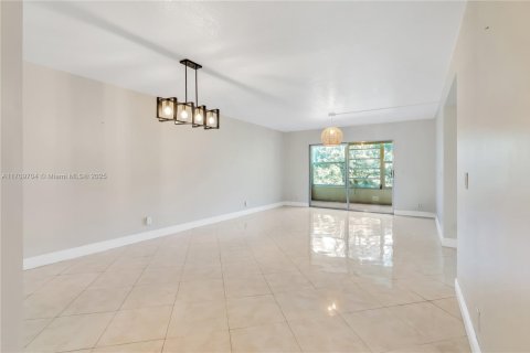 Condominio en venta en Pembroke Pines, Florida, 2 dormitorios, 125.51 m2 № 2077325 - foto 4