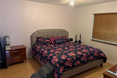 Commercial property in Ocoee, Florida 4 bedrooms, 182.46 sq.m. № 2210232 - photo 5